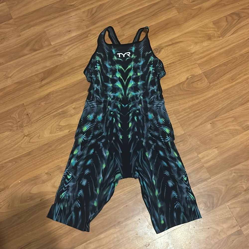 TYR VENZO Tech Suit